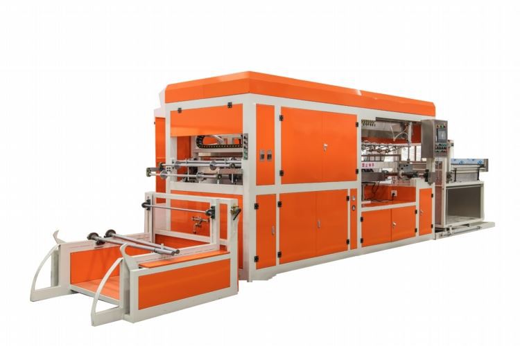 Stroj za termooblikovanje plastike s četiri stanice